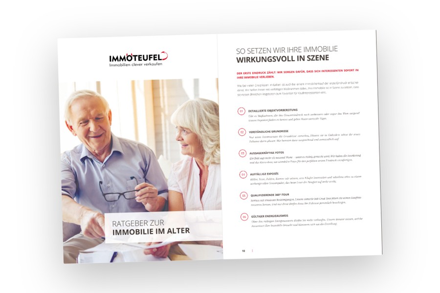 Aufgeschlagene Broschüre: Ratgeber zur Immobilie im Alter