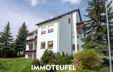 Frisch saniert, hell & modern: 3-Zimmer-Wohnung mit Balkon, Carport, in ruhiger Lage in 08412 Werdau