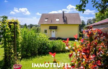 Familienidyll mit moderner Ausstattung: Einfamilienhaus mit Wärmepumpe, Kamin und Fußbodenheizung in 09221 Neukirchen