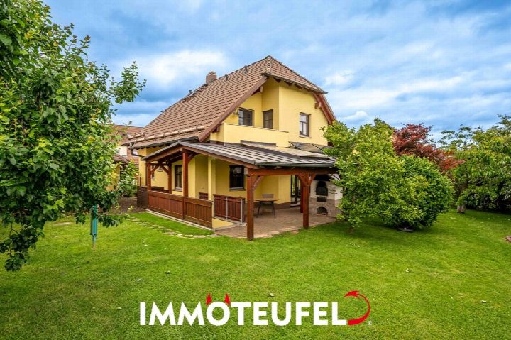 Einziehen und wohlfühlen – gepflegtes Familienhaus mit Fußbodenheizung und Traumgarten am Feldrand in 09387 Jahnsdorf/Erzgebirge