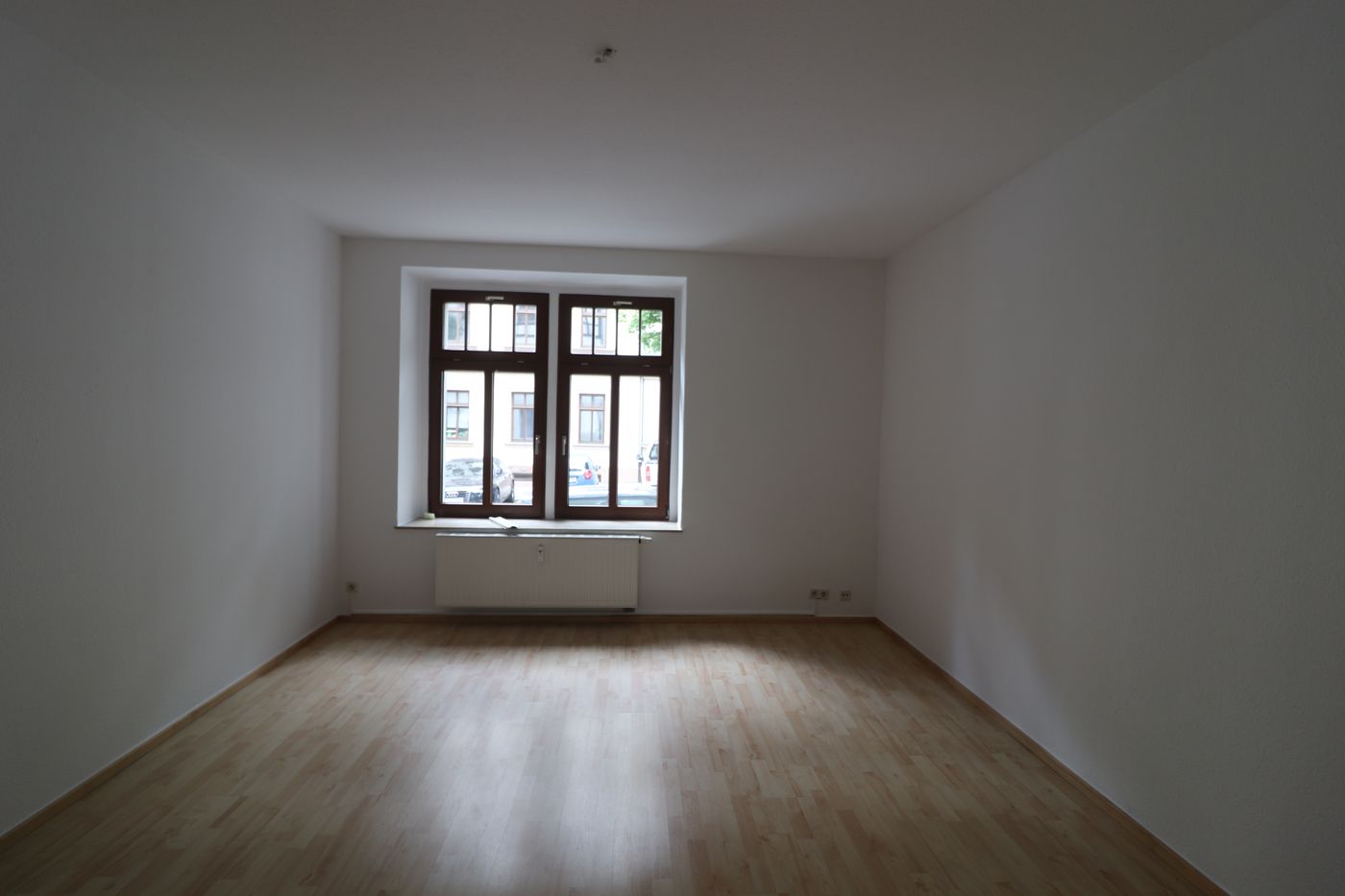 Leeres Wohnzimmer vor dem Home Staging
