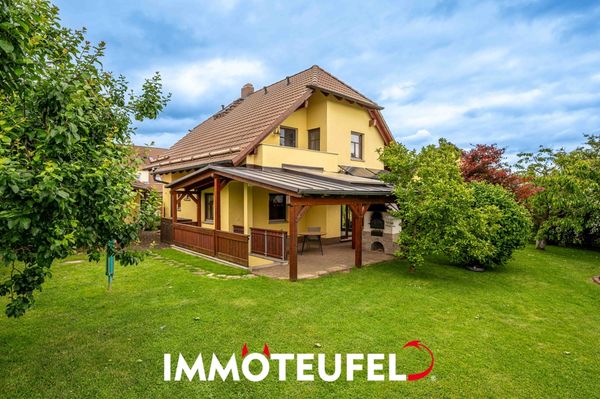 Einziehen und wohlfühlen – gepflegtes Familienhaus mit Fußbodenheizung und Traumgarten am Feldrand
