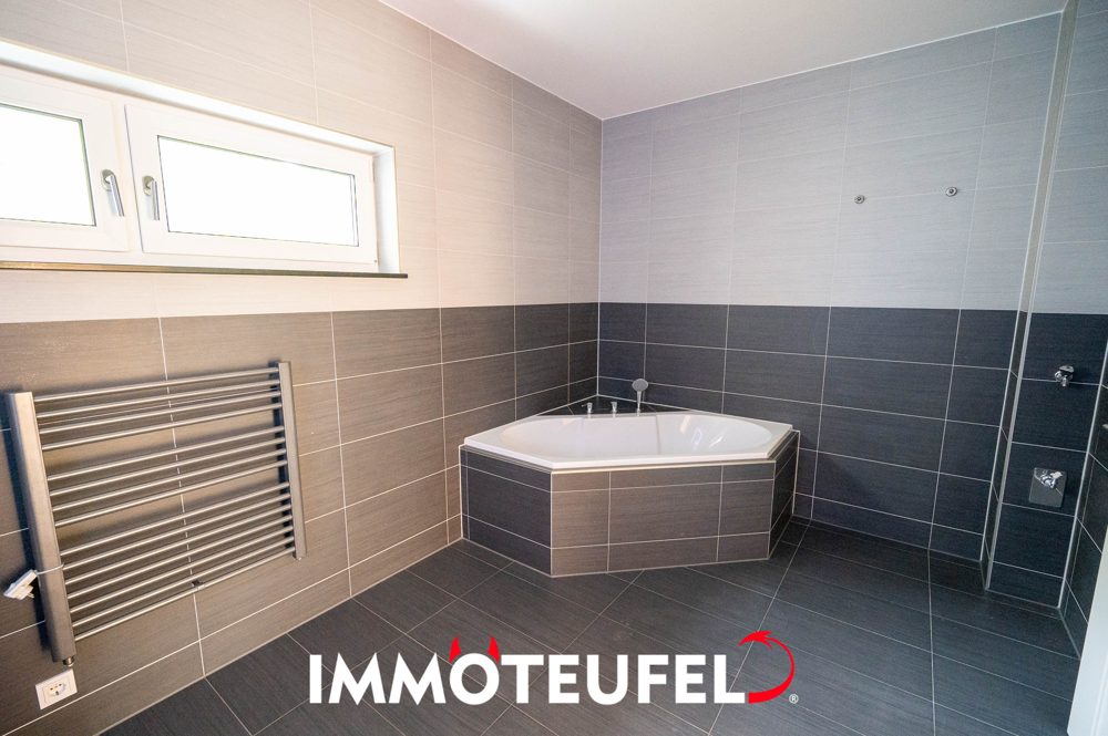 Exklusive 4-Raum-Wohnung mit Garten, Terrasse, Einbauküche & TG-Stellplatz am Kapellenberg – Bild 12