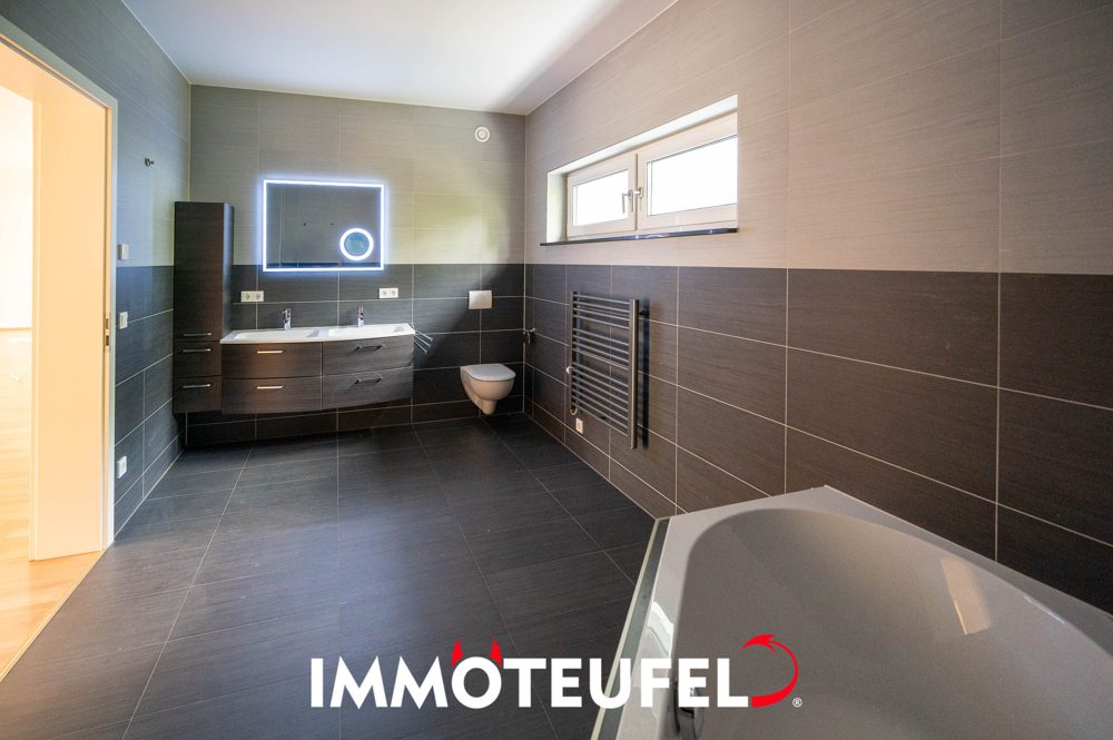 Exklusive 4-Raum-Wohnung mit Garten, Terrasse, Einbauküche & TG-Stellplatz am Kapellenberg – Bild 13