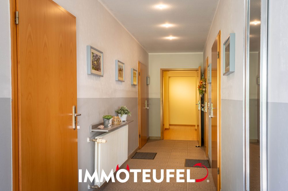 Wohntraum in Adelsberg | Einliegerwohnung, Dachterrasse, Kamin, Garage & sonniger Garten – Bild 9