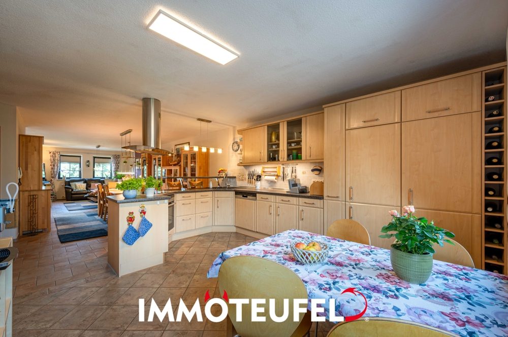 Wohntraum in Adelsberg | Einliegerwohnung, Dachterrasse, Kamin, Garage & sonniger Garten – Bild 19